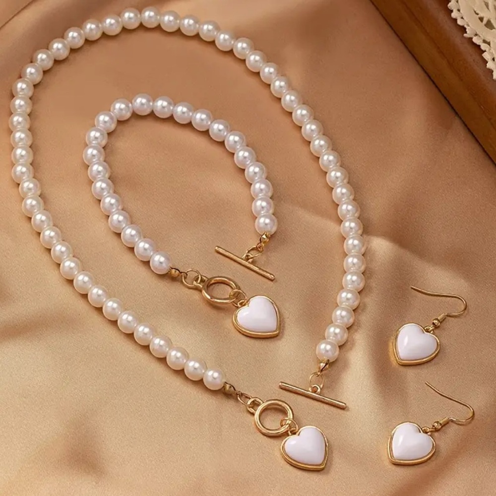 Elegant White Heart Necklace Set